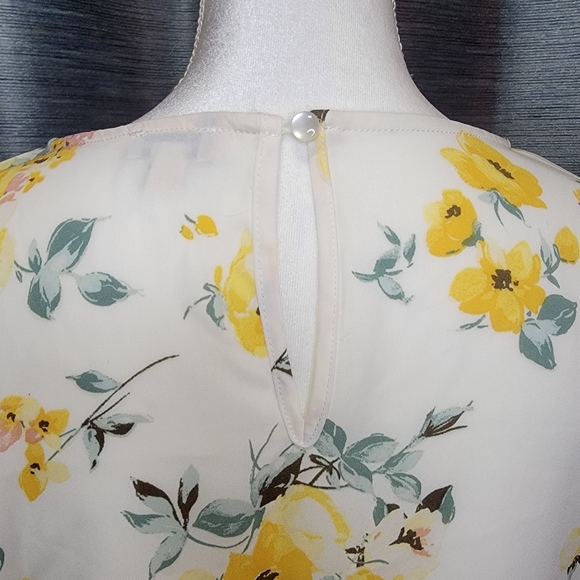 "Lily White" Blouse - Picture 6 of 6